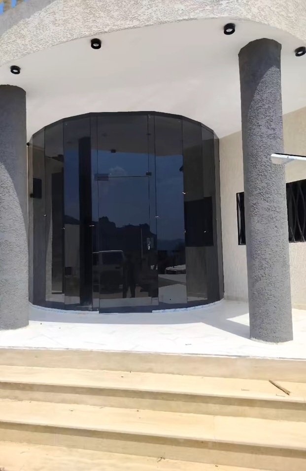 زجاج سكريت الرياض مكاتب أبواب تومتيك وجهات قواطع مكتبيه