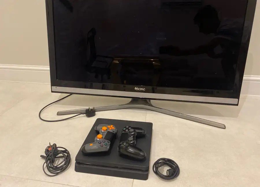 سوني 4 سليم مع الشاشه