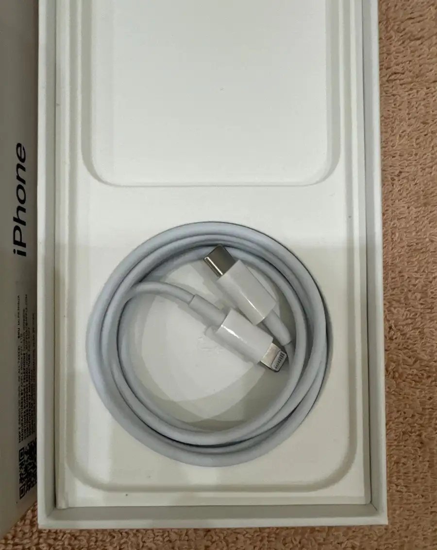 شاحن ايفون 13