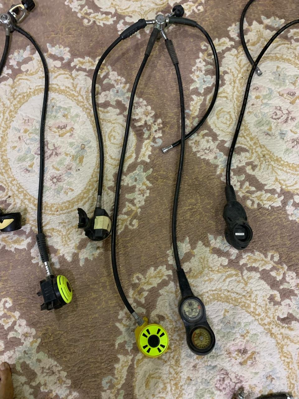 معدات غوص ومنظمات مستعمله للبيع