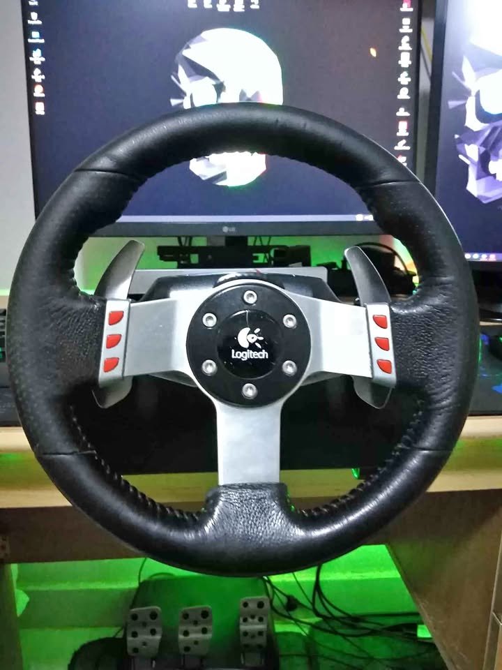 دركسيون logitech g27 للبيع لعدم التفرغ حالته كويسه جدا 