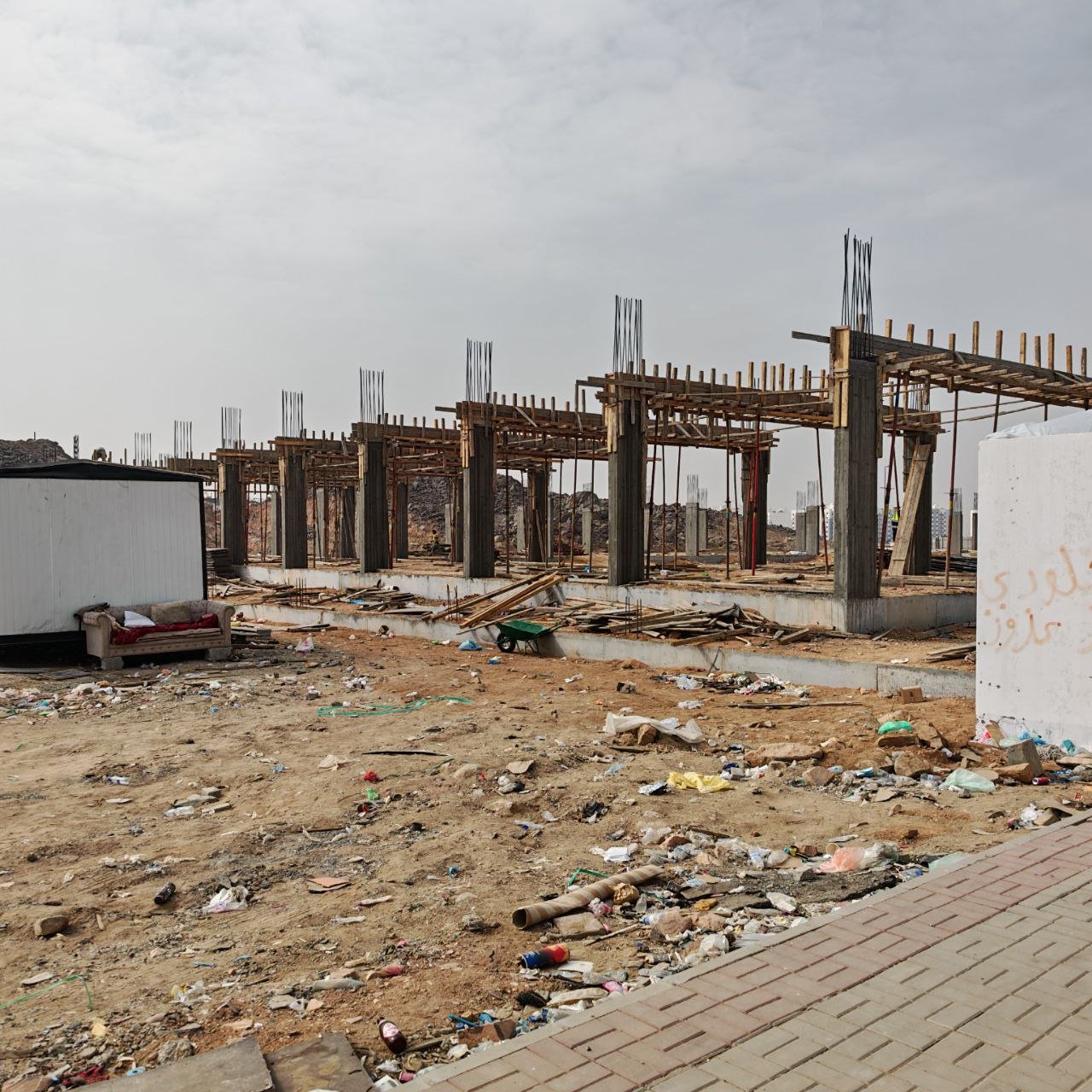 مقاول معماري 
عظم /بلمواد/تشطيب /ترميم 
فنادق ،مستشفيات،عماير 
  مساجد، استراحات ،محطات وقود
فلل، قصور افراح ،احواش 
+ادوار متكررة +ملاحق 
تسوير الأراضي البيضاء 
ج 0554902753