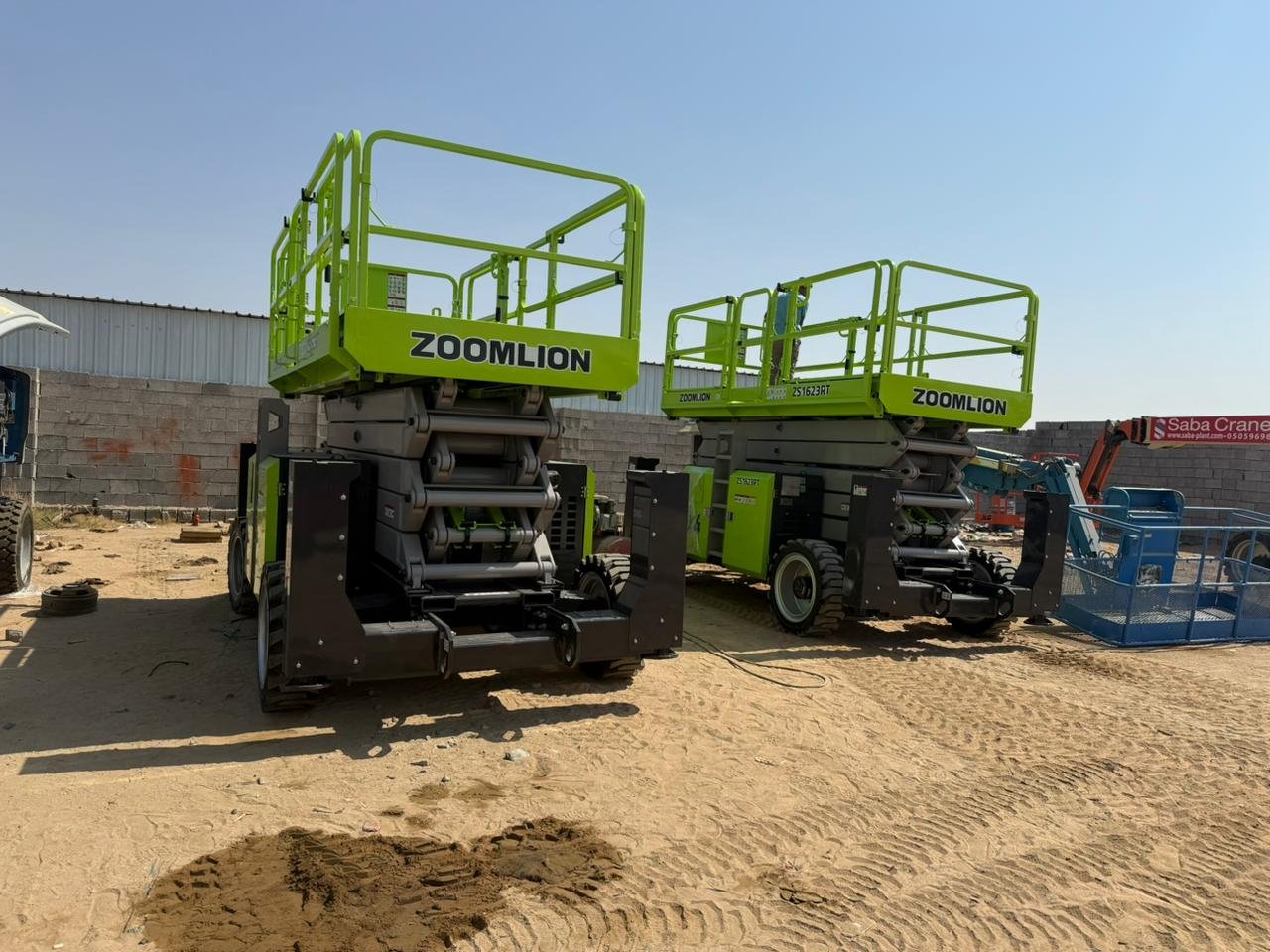 سيزرات لفتات مان لفتات رافعات مقصيه سقالات كهربائيّة 