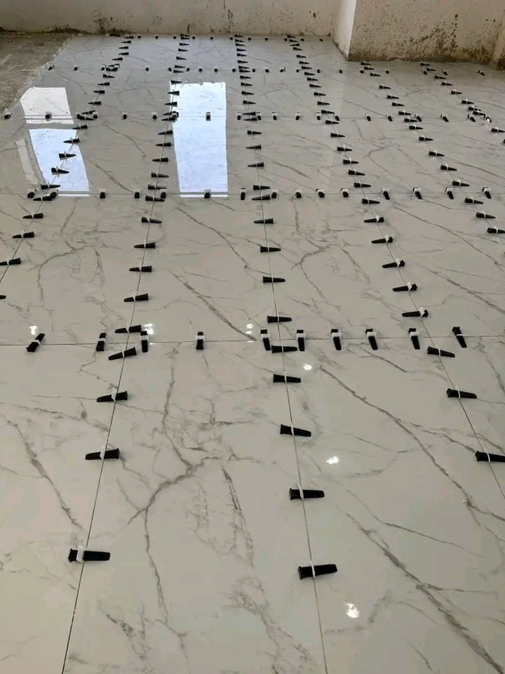 معلم بلاط — صورة 2