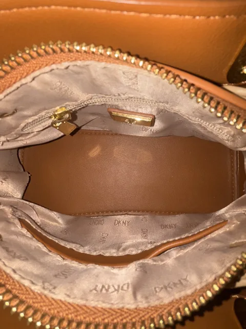 بيع شنطة ماركةDKNY 