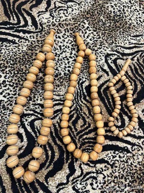 مسبحة اثريه قديمه خشب زان  عمرها مايقارب 45 سنه